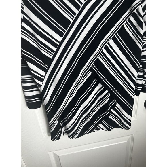 Chicos Top Women’s Sz Chicos Size 1 Pullover 3/4 Sleeve V Neck Crisscross Stripe - Picture 4 of 11